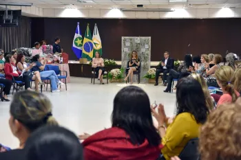 Virginia homenageia servidoras em celebra��o do Dia das M�es
