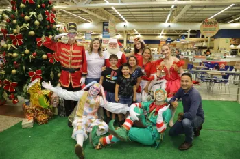 Chegada do Papai Noel Comper emociona crian�as e adultos