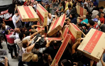Oito em cada dez brasileiros devem fazer compras na Black Friday