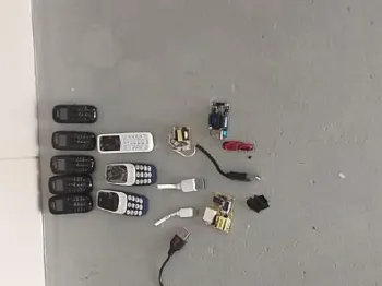 Preso tenta entrar com 8 celulares no �nus em cadeia de MT
