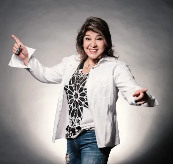 Roberta Miranda lan�ou a m�sica �Vida Pelo Avesso� no YouTube
