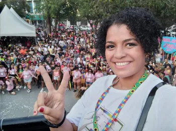 �Laura Leventi representa a for�a da mulher .