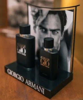 GIORGIO ARMANI LAN�A FRAGR�NCIA E LEVA NOMES DE PESO PARA ITACAR�
