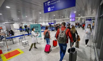 Governo passa a exigir comprovante de vacina��o para entrar no Brasil