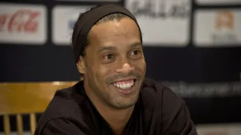 Ronaldinho Ga�cho foi contratado pela Globo para a Copa do Mundo.