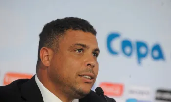 Ronaldo Fen�meno anuncia a compra do Cruzeiro