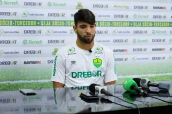 Ex-Flamengo, Pepe cita expectativa na estreia do Cuiab�