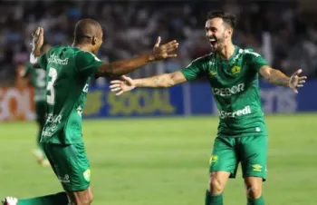 Cuiab� empata na Vila e se mant�m na elite do futebol