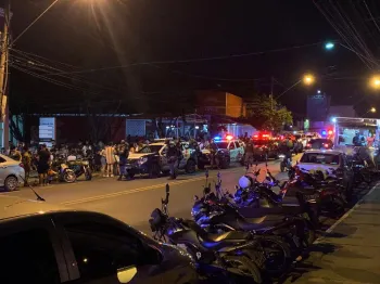 Opera��o integrada prende homem armado e notifica 10 estabelecimentos comerciais em Cuiab�