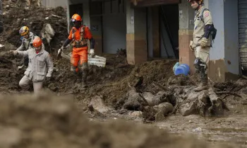 Bombeiros atualizam n�mero de mortos em Petr�polis para 176