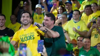 Andr� Fernandes e Fl�vio Bolsonaro durante evento em Fortaleza. Foto: Kid J�nior