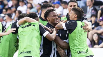 Jogador do Cear� comemora gol sobre o Oper�rio (Foto: Felipe Santos / Cear� SC)