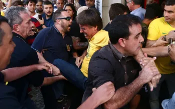 Bolsonaro leva facada