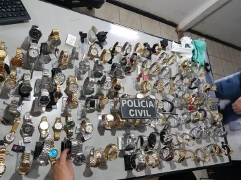 Pol�cia Civil recupera 117 rel�gios roubados de �tica em Sorriso