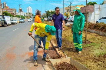 Prefeito garante democratiza��o de espa�os durante fiscaliza��o de obras