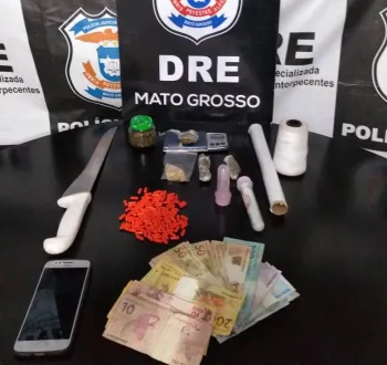 Dois rapazes e moa so presos com 115 ecstasy e pores de maconha