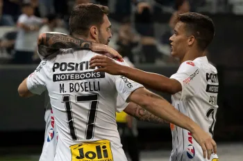Tim�o atropela Ava� e se aproxima da Libertadores-2020