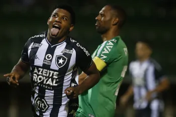 Botafogo vence na Arena Cond� e rebaixa a Chape