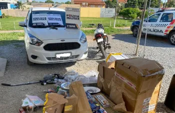 Suspeitos s�o detidos logo depois de roubar carro no bairro Boa Esperan�a
