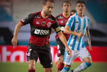 FLAMENGO SOFRE, MAS SEGURA EMPATE COM O RACING NA ARGENTINA