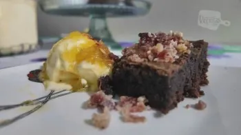 Brownie com crocante de bacon. Foto: Caminhos do Campo