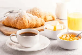 Produtos ultraprocessados podem facilitar a rotina, mas s�o pobres em nutrientes (Imagem: Tatiana Bralnina | Shutterstock)