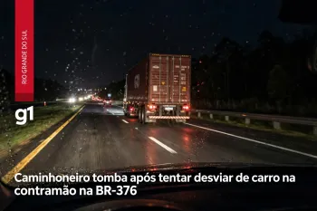Caminhoneiro tomba ao tentar desviar de carro na contram�o na BR-376 (Ajustada por IA)