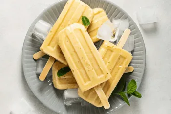 Picol� de abacaxi, manga e banana (Imagem: Erhan Inga | Shutterstock)