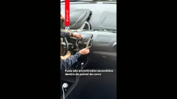 Fuzis s�o encontrados escondidos dentro de painel de carro, no Paran� (Ajustada por IA)