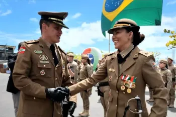 Tenente-coronel Karoline assume comando da PM em Balne�rio Cambori� e Cambori�.
