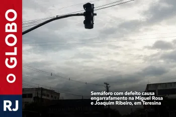 Sem�foro com defeito causa engarrafamento em Teresina (Ajustada por IA)