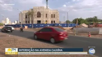 Interdi��o na Avenida Caju�na: obra no bairro Noivos compromete tr�nsito na avenida - Foto: TV Clube