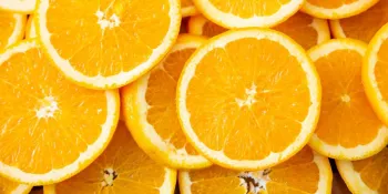 A laranja � rica em vitamina C, micronutriente que mostrou impactos positivos no c�rebro (Pch.vector/Freepik)
