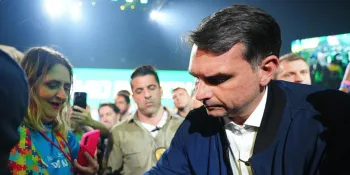 Fl�vio Bolsonaro � alvo de duas investiga��es criminais no STF (Foto: Vittor Sales)