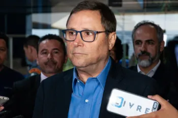 Carvalho diz que Emanuel faz pol�tica de confronto, e nega escola