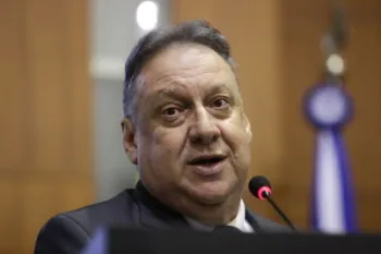 Deputado Romoaldo prop�e prazo para confirma��o diagn�stica de tumor maligno