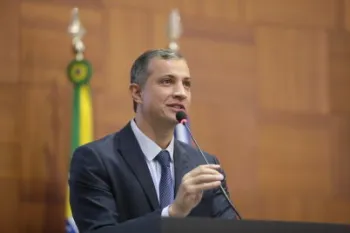 Assembleia homenageia personalidades com comenda Dante de Oliveira