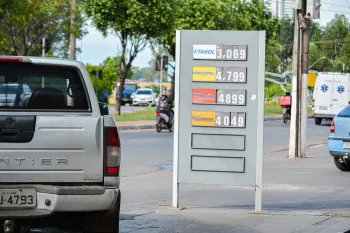 Aps aumento de R$ 0,30 no litro do etanol, postos de Cuiab reduzem R$ 0,12 no valor do combustvel