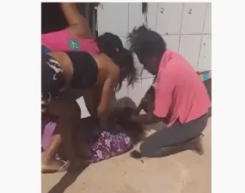 Fac��o raspa cabelo de mulher que mexeu com homem casado em Cuiab�
