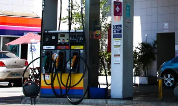 Senado aprova projeto para reduzir pre�o dos combust�veis