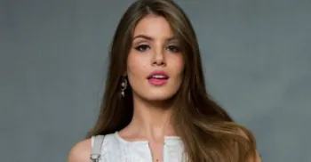 Camila Queiroz � vetada de totem interativo da Globo ap�s briga