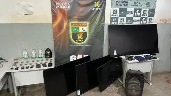 PM apreende drogas, recupera TVs roubadas e prende suspeito em flagrante