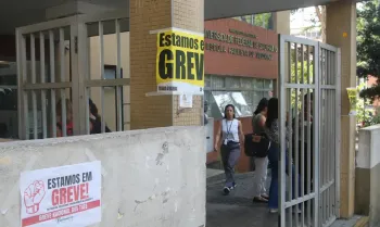 Governo prope a servidores da educao reajuste de 9% em 2025