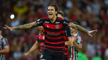 Flamengo vence Fluminense, mant�m a lideran�a no Brasileir�o e aumenta crise no rival