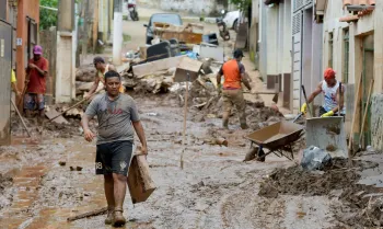 Caixa libera FGTS para tr�s cidades mineiras atingidas por enchentes