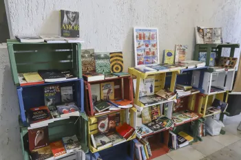 Biblioteca comunit�ria na Rua da Cidadania do Cajuru. Foto: Ricardo Marajo