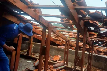 Escolas danificadas por temporal s�o reconstru�das com m�o de obra prisional em Laranjeiras do Sul. Foto: SESP