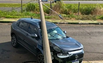ondutor pode ser responsabilizado pelos custos de reposi��o do poste, que variam de R$ 3 mil a R$ 14 mil. Foto: Divulga��o