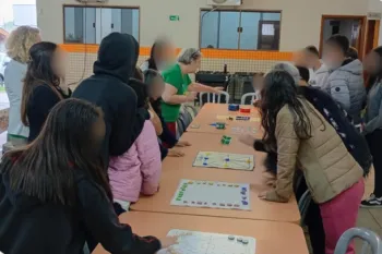 Oficina de ecobrinquedoteca realizada no Centro Educacional Rebou�as