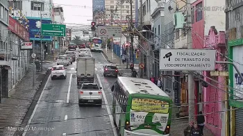 Dentre as infra��es mais frequentes est� o uso da faixa exclusiva. Foto: Emdec/Divulga��o